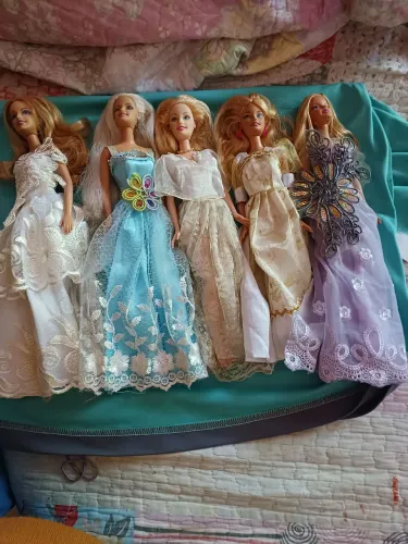 Lote de barbies antigas.