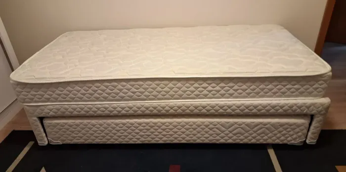 Cama box com cama auxiliar sem uso