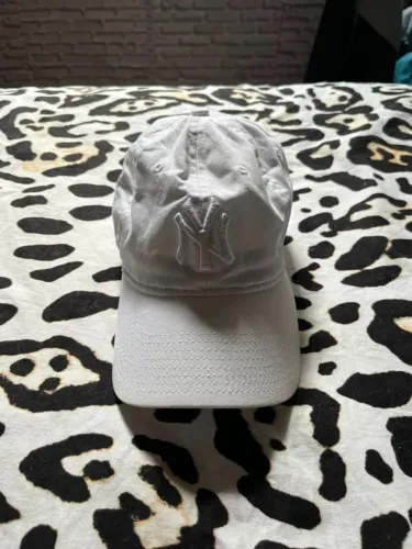 Boné New Era 9TWENTY New York Yankees Branco