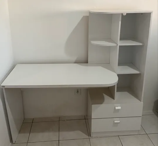 Escrivaninha com Estante e Gavetas