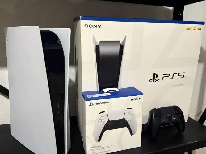 PS5 825 GB , Com leitor .