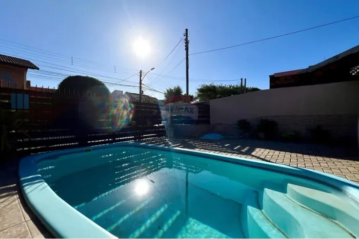 Casa com piscina 3 dormitórios, À VENDA, bairro São José Canoas RS