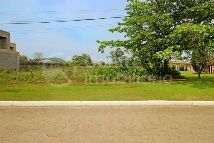 TERRENO à venda em Peruíbe, no bairro Bougainvillee V