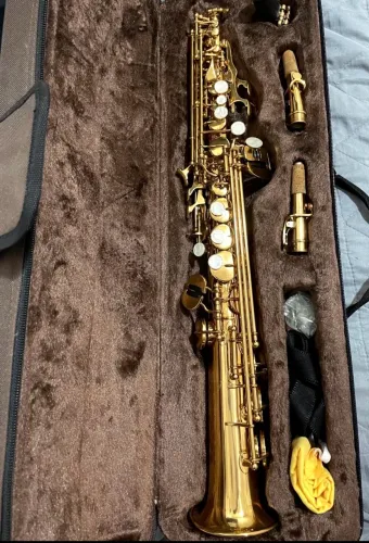Sax Soprano com case e acessórios