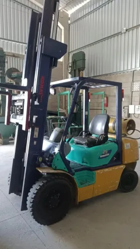 Empilhadeira Komatsu 2.5t GLP torre 4,5m
