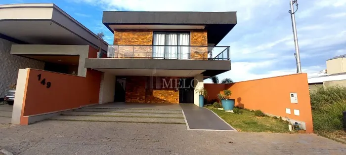 Belíssima Casa à Venda no Condomínio Portal do Sol por R$3.999.000,00 Porteira Fechada