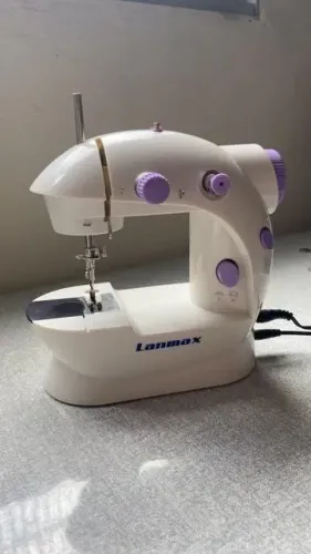 Mini máquina de costura