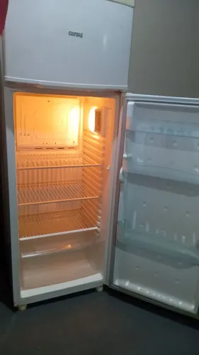 Vende-se uma geladeira duplex cônsul