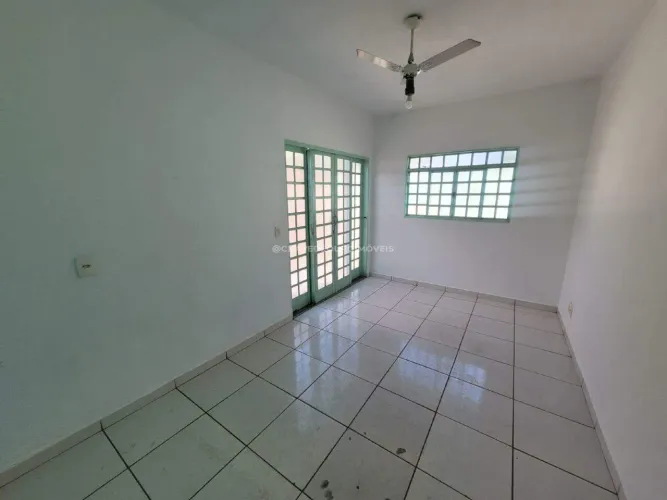 Casa Comercial para Aluguel em Uberaba - 4 Quartos, 5 Vagas