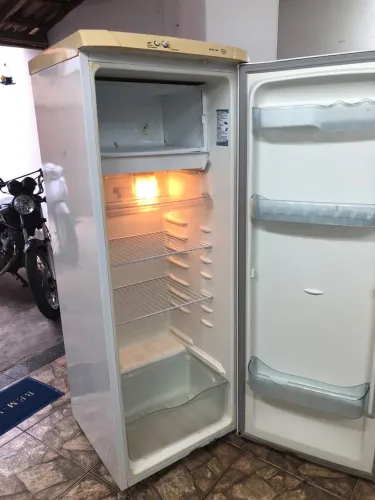 Vendo geladeira Eletrolux