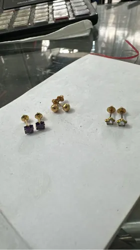 Brincos em ouro 18k750