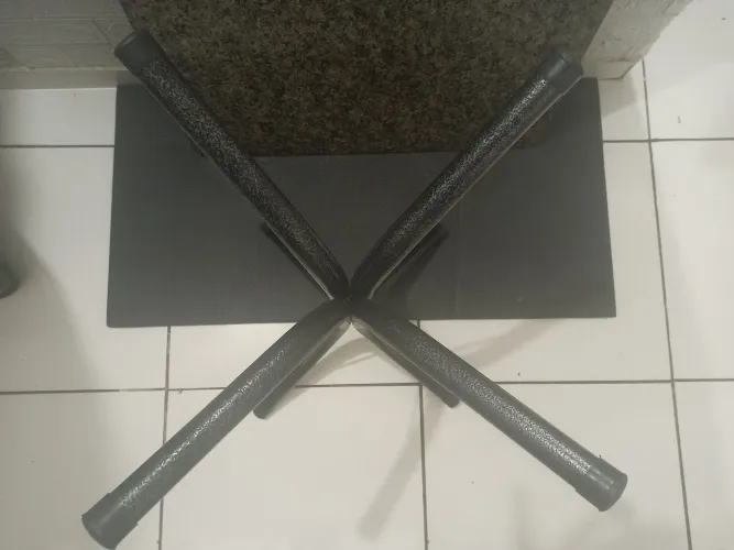 Mesa de granito com 4 cadeiras