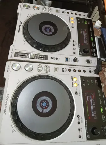 Par de Pioneer CDJ 850Usb obs CD nao esta funcionando