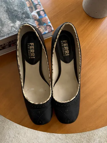 Sapato Ferri com detalhes salto