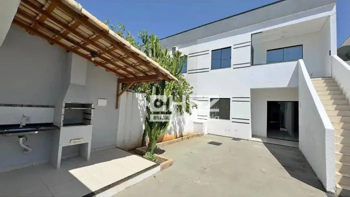 Casa com 4 quartos para alugar, 120 m² por R$ 4.540/mês - Novo Portinho - Cabo Frio/RJ