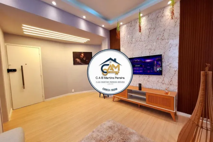 Apto com 70 m², 2 quartos e 2 banheiros no total. Mobiliado Próx. ao metrô