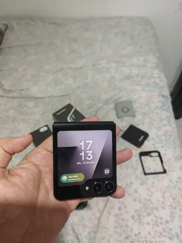 Galaxy Z Flip 7 FE, intacto, sem nenhum tipo de problema, com caixa, NF, completo