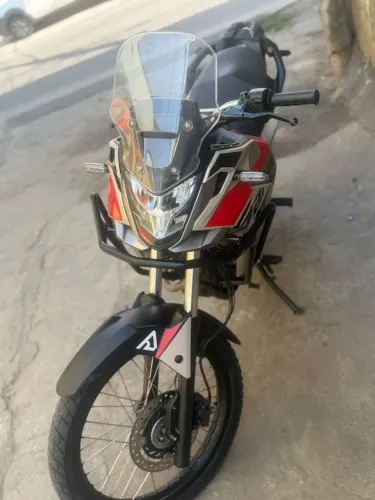 Moto muito nova. So pegar e ser feliz 