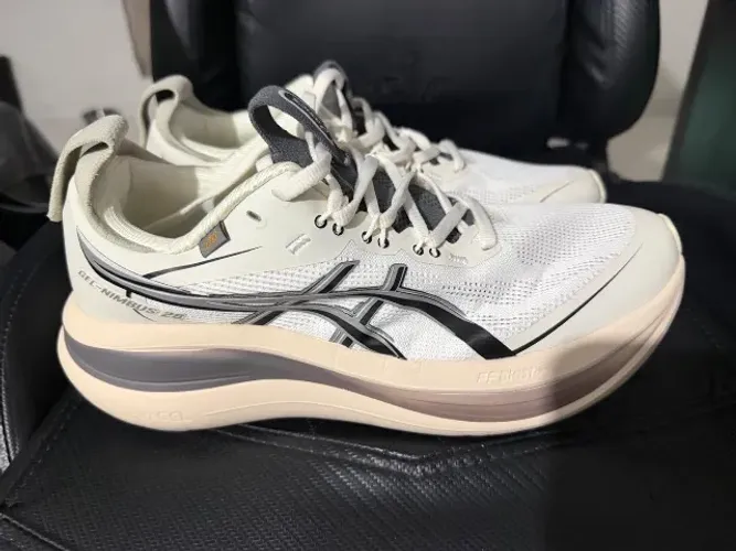 Tênis Asics Gel Nimbus 28 - tamanho 42