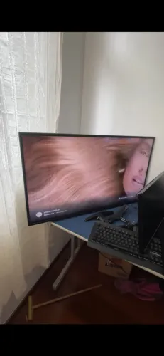 Tv 40 polegadas Samsung UHD ( tela com riscos)