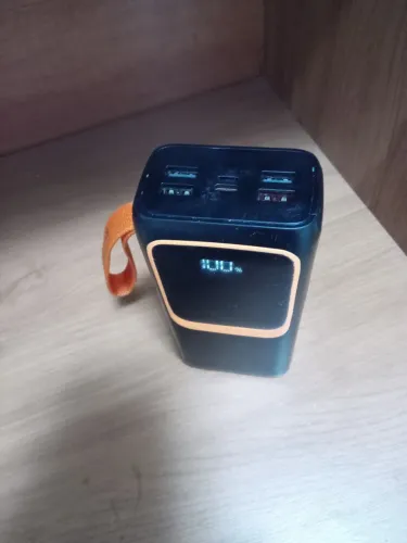 Carregador portátil semi novo