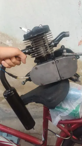 Vendo motor de motorizada 80cc mas um aro traseiro se motorizada 26