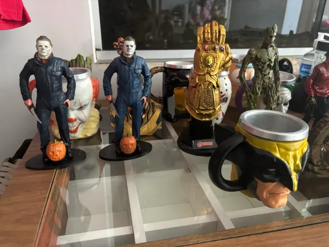 Canecas e miniaturas