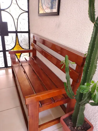 BANCO EM MADEIRA MACIÇA