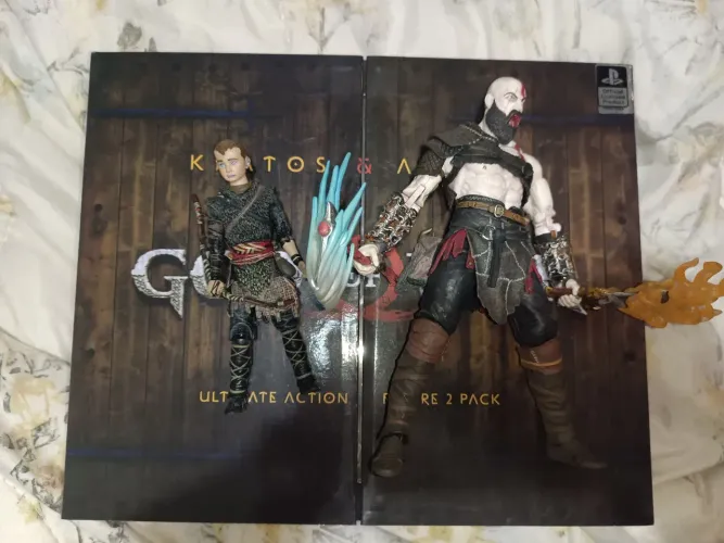 Pack Kratos e Atreus Bootleg ( leia a descrição)
