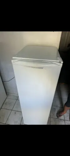 Geladeira usada funcionando tudo perfeito vendo e faço entrega limpinha e só comprar e 