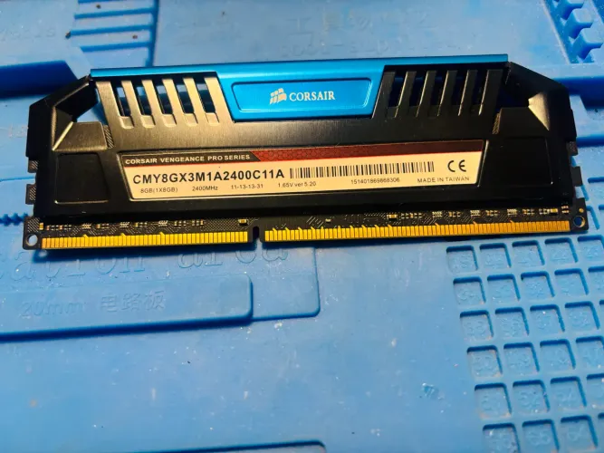 Memoria DDR3 8GB Corsair 2400Mhz