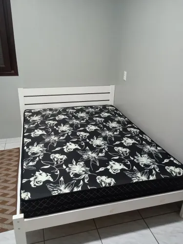 Vende-se cama de casal