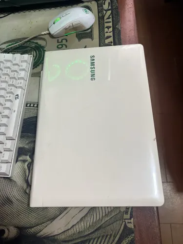 Vende-se notebook com tela queimada 