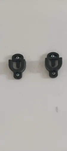 Dois suportes para TV