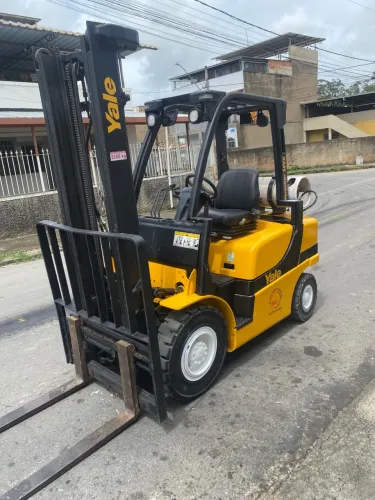 LOCAÇÃO DE EMPILHADEIRA