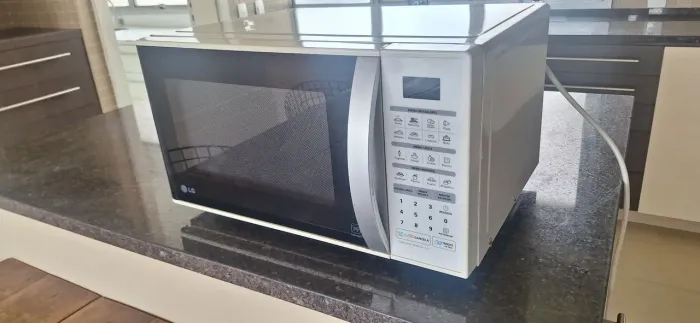 MICRO-ONDAS LG EASYCLEAN 30 LITROS