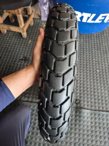 Um pneu protyre traseiro 110/90/17 semi-novo para bros e outras motos (140 em 2× no ct