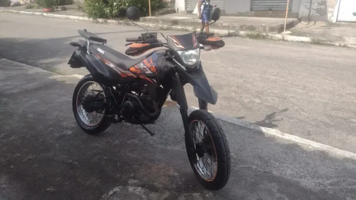 VENDE-SE - Yamaha XTZ Motard 2016