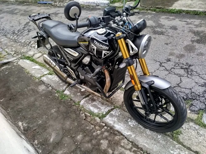 Triumph speed 400