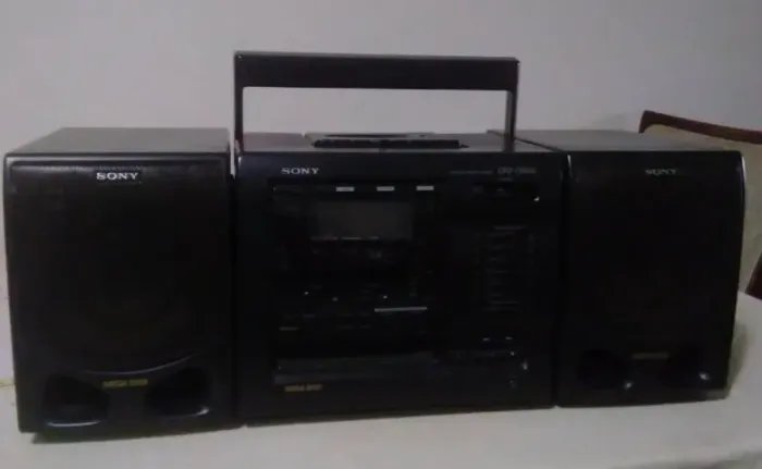 APARELHO DE SOM MARCA: SONY MODELO: CFD-C610S - CX. SOM INDEPENDENTE