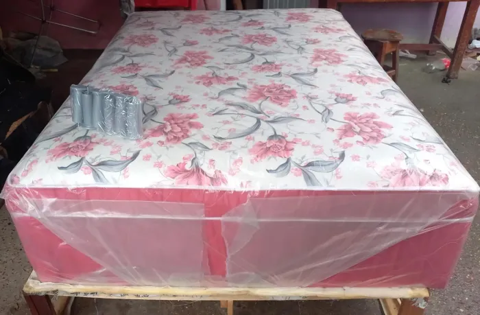 Vendo cama box casal padrão de espuma D45 cama nova bem confortável macia vlr 399 entrego