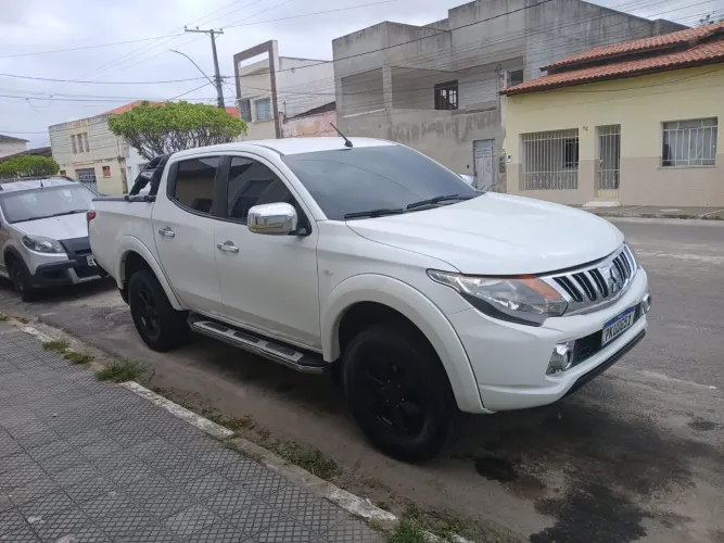 Mitsubishi L200 Triton Sport GLS 2.4 CD Diesel Mec. 2017
