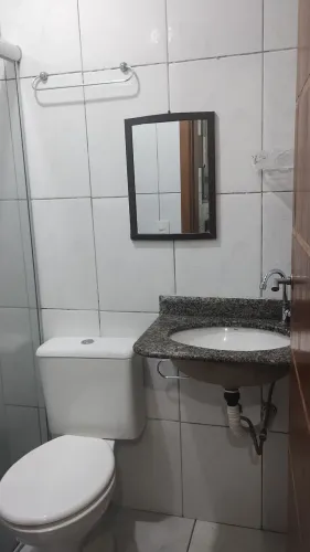 Alugo casa com 2 dormitórios - Localização excelente