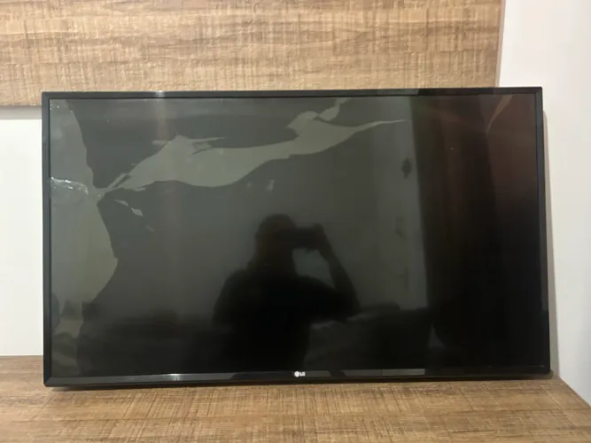 Vendo TV SMART LG 43? tela quebrada