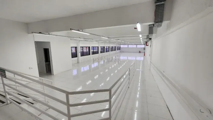 Galpão Comercial com 444 m²