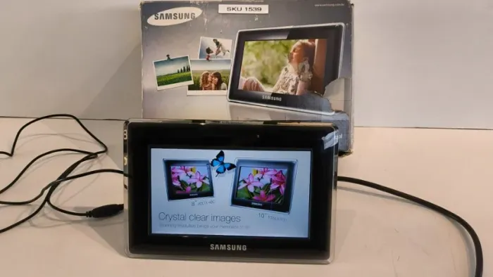 Porta Retrato Digital Samsung Spf-85p 8" NA CAIXA COM ALGUNS DETALHES