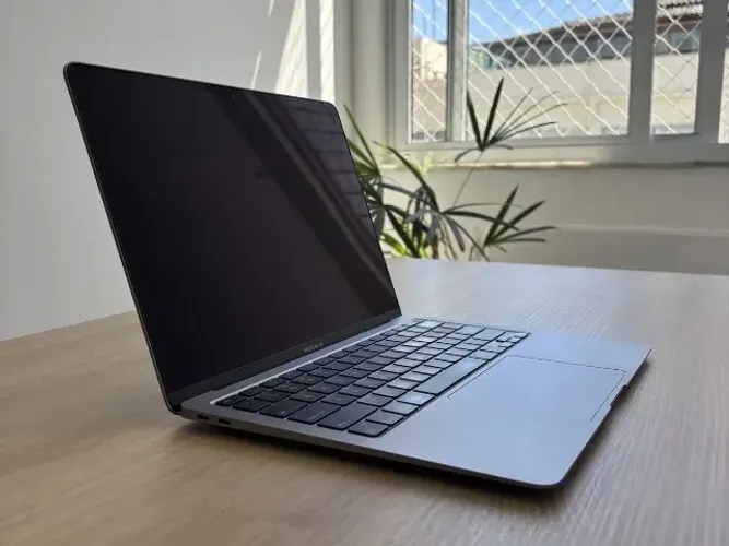 MacBook Air 13" M1, SSD 256GB - Space Grey