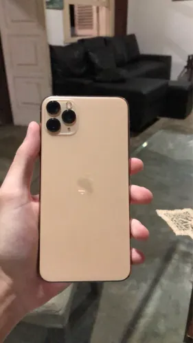 iPhone 11 Pro Max Dourado
