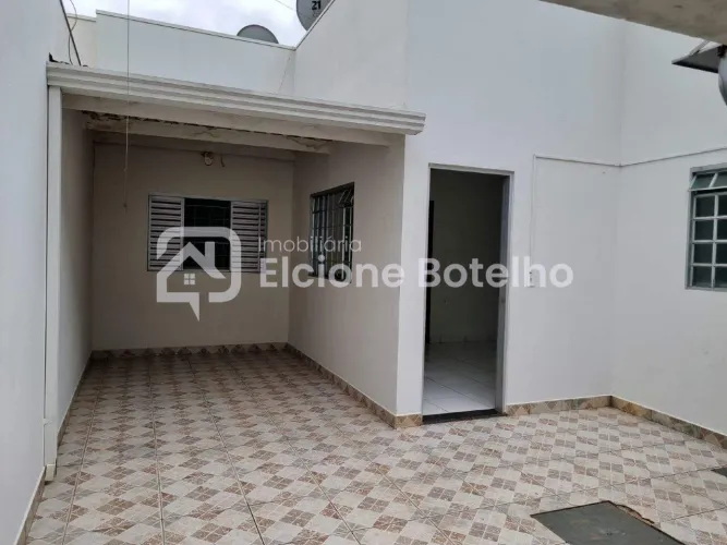 Casa residencial para aluguel em Uberlândia (Bairro Santa Mônica) 2 quartos e 1 vaga