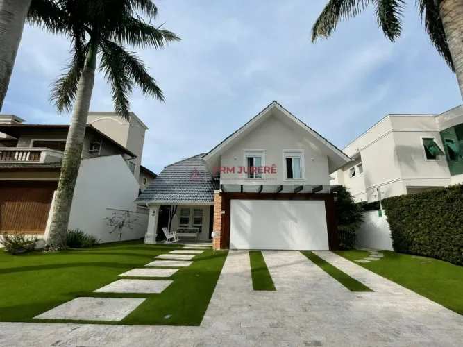 Casa com 3 quartos, sendo todos suítes à venda, 231m² por R$ 4.800.000 em Jurerê - Florian